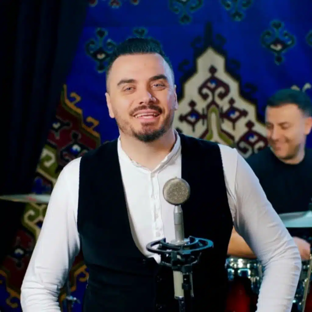 Me Zemër Këndoj Për Ju