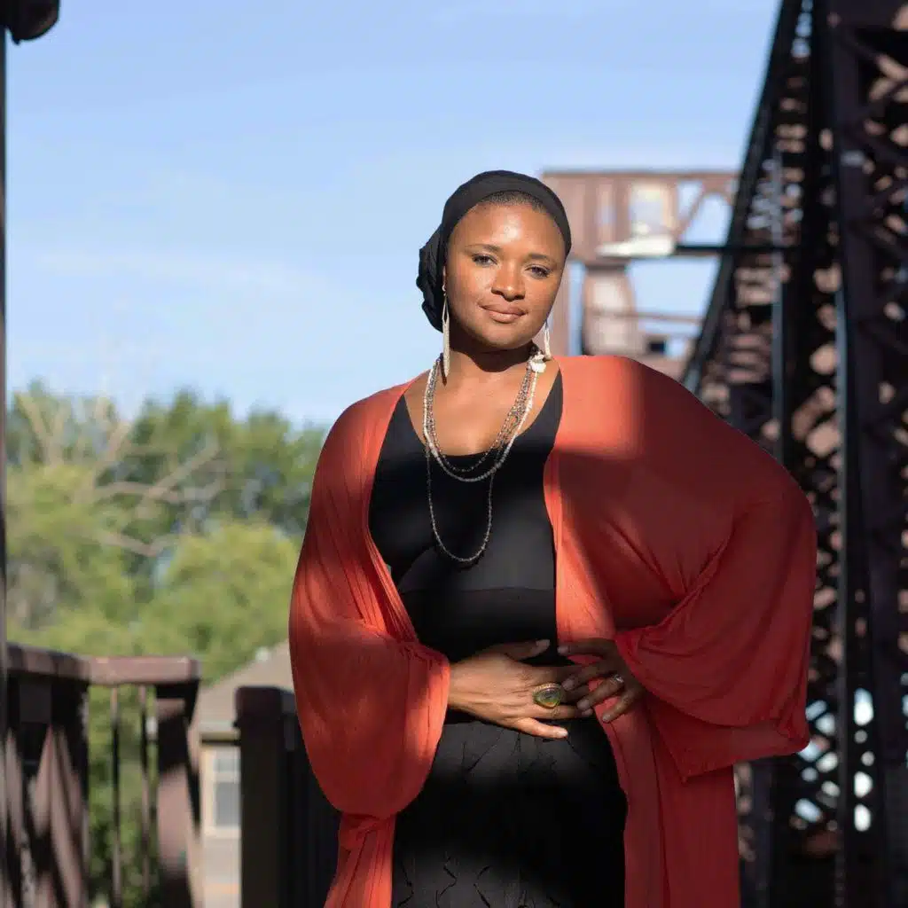 Lizz Wright Transforms the Beauty of the Visual Into Song