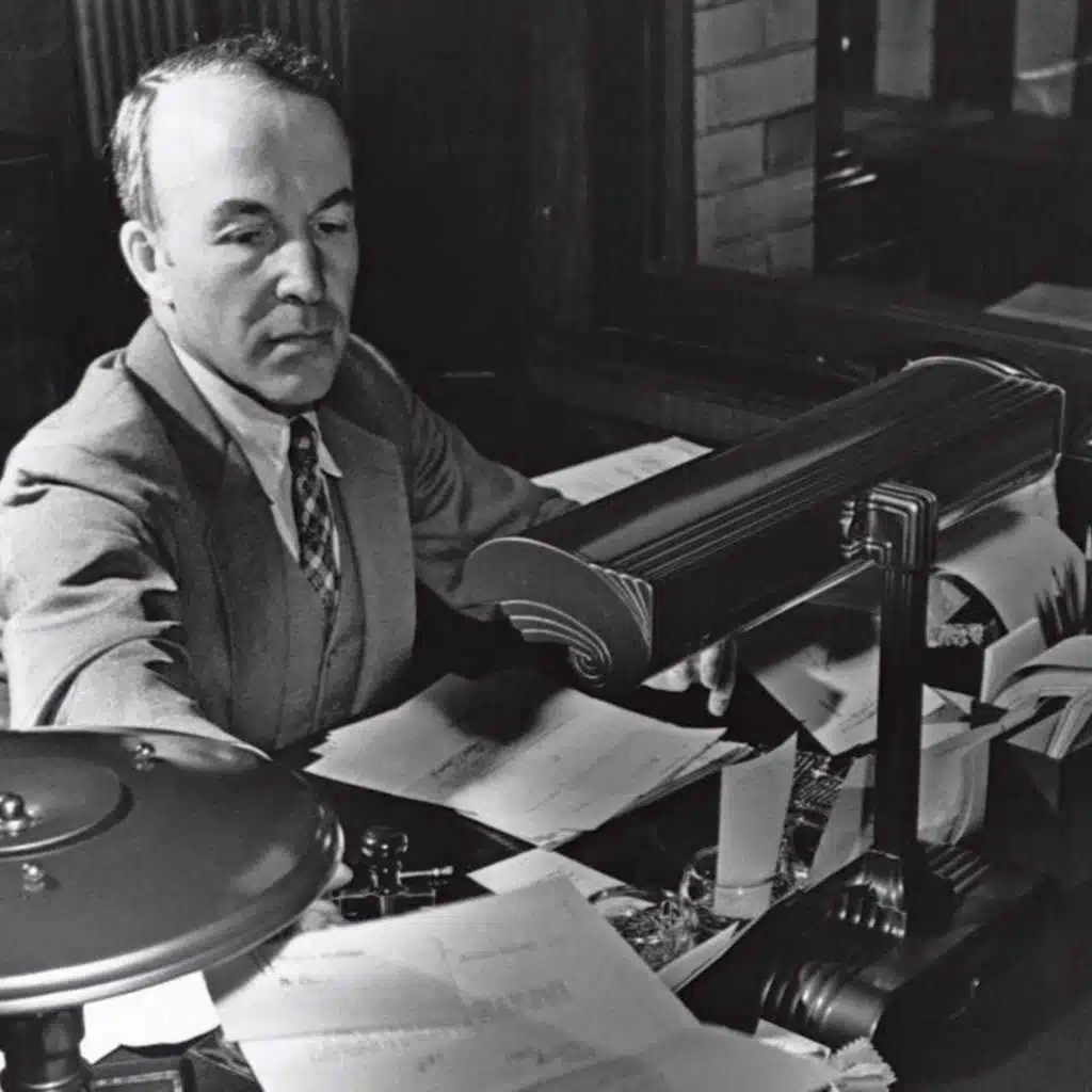 Archibald MacLeish's "Ars Poetica"