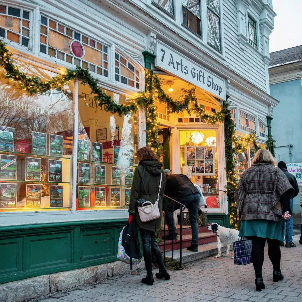 Best Thanksgiving Movies Ranked, Top XMAS Towns in America & More!