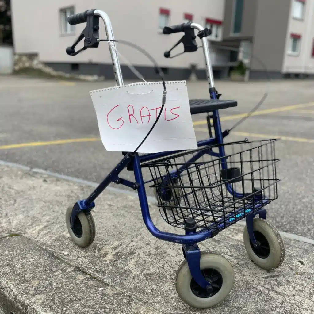 Ok, woke Disses vo Boomers uf Tiktok s'einzig was zellt bi Pide uf Buchs uf Kunstläder Sofa im Club für alti Männer dänk dra!