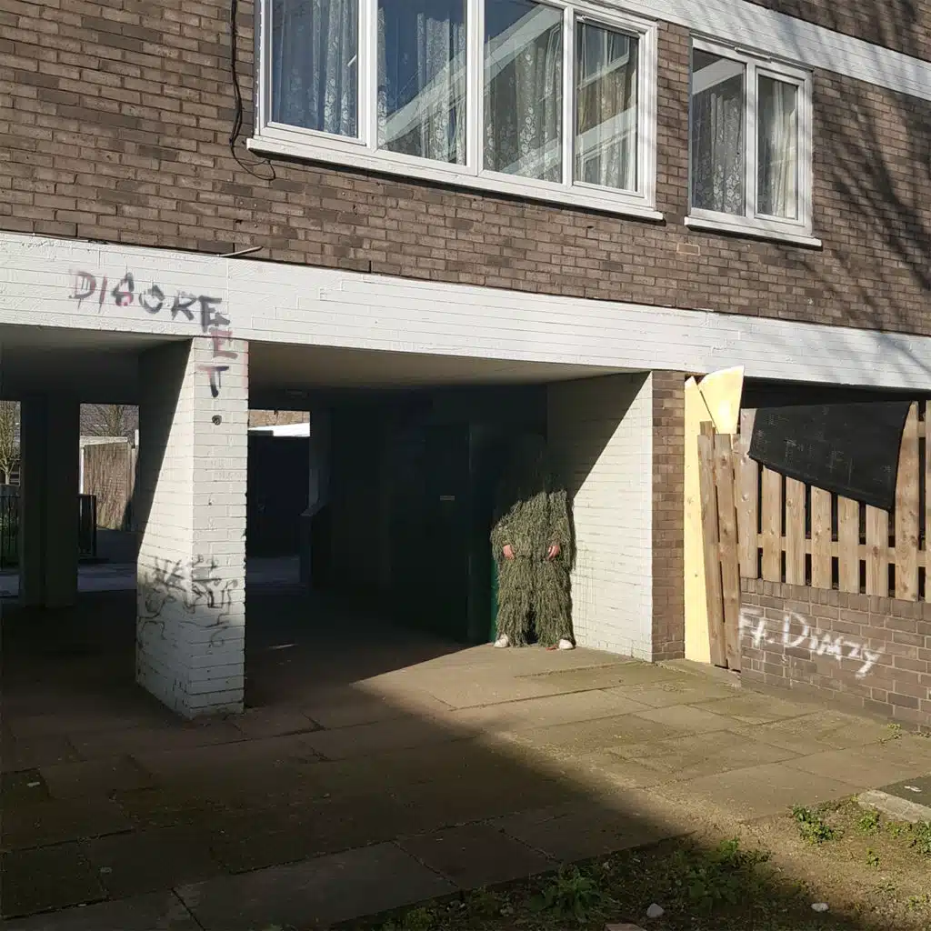 Discreet (feat. Dimzy)