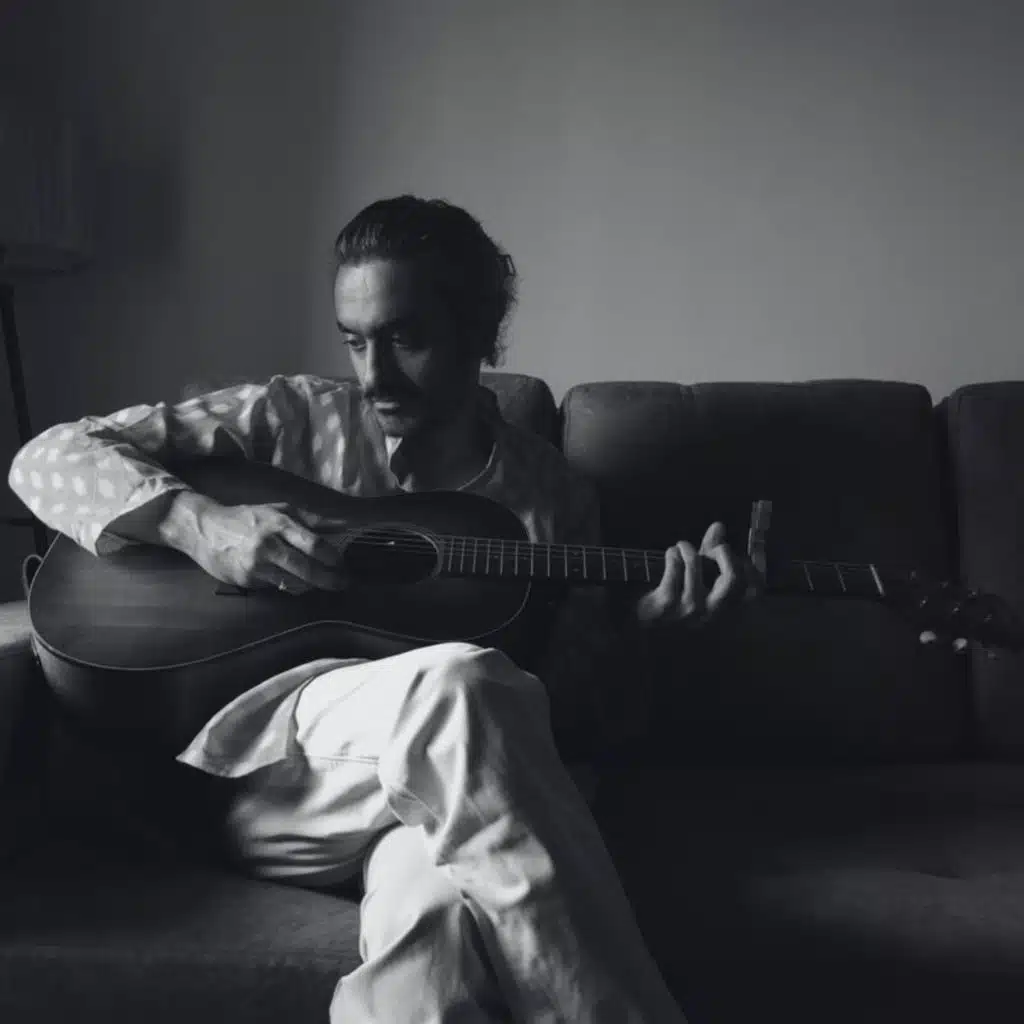 Kisse Kahein (feat. Alvina D'Souza)