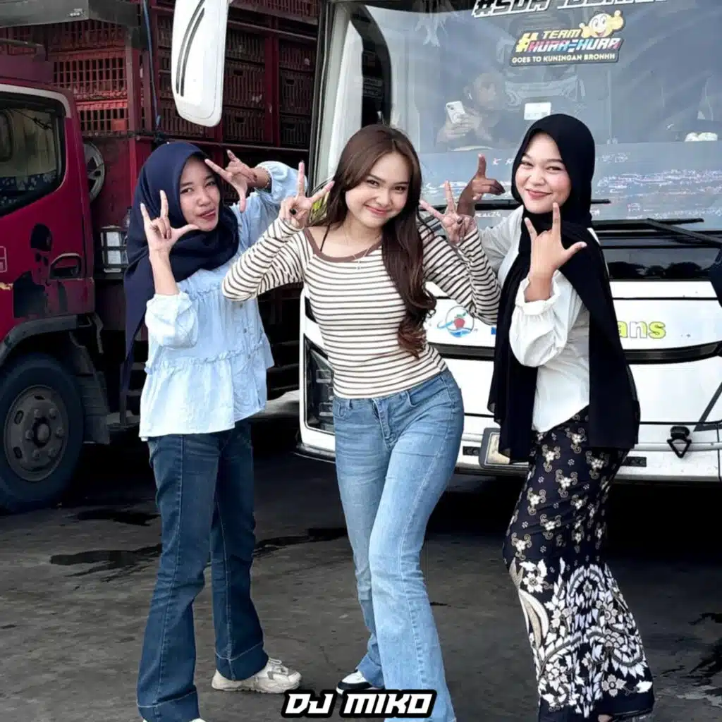 DJ Garam Cina (Slowed) [feat. DJ MIKO]