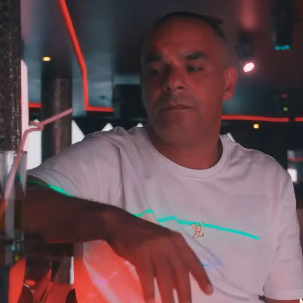 Ki Toghdi 3lia (feat. Tarek Tadj)