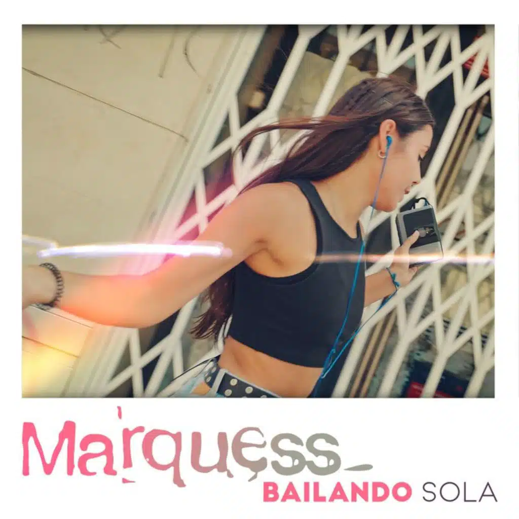 Bailando Sola -
