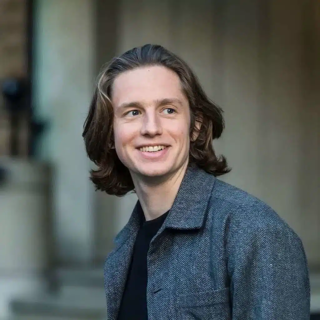 How not to lose your job to AI (article by Benjamin Todd)