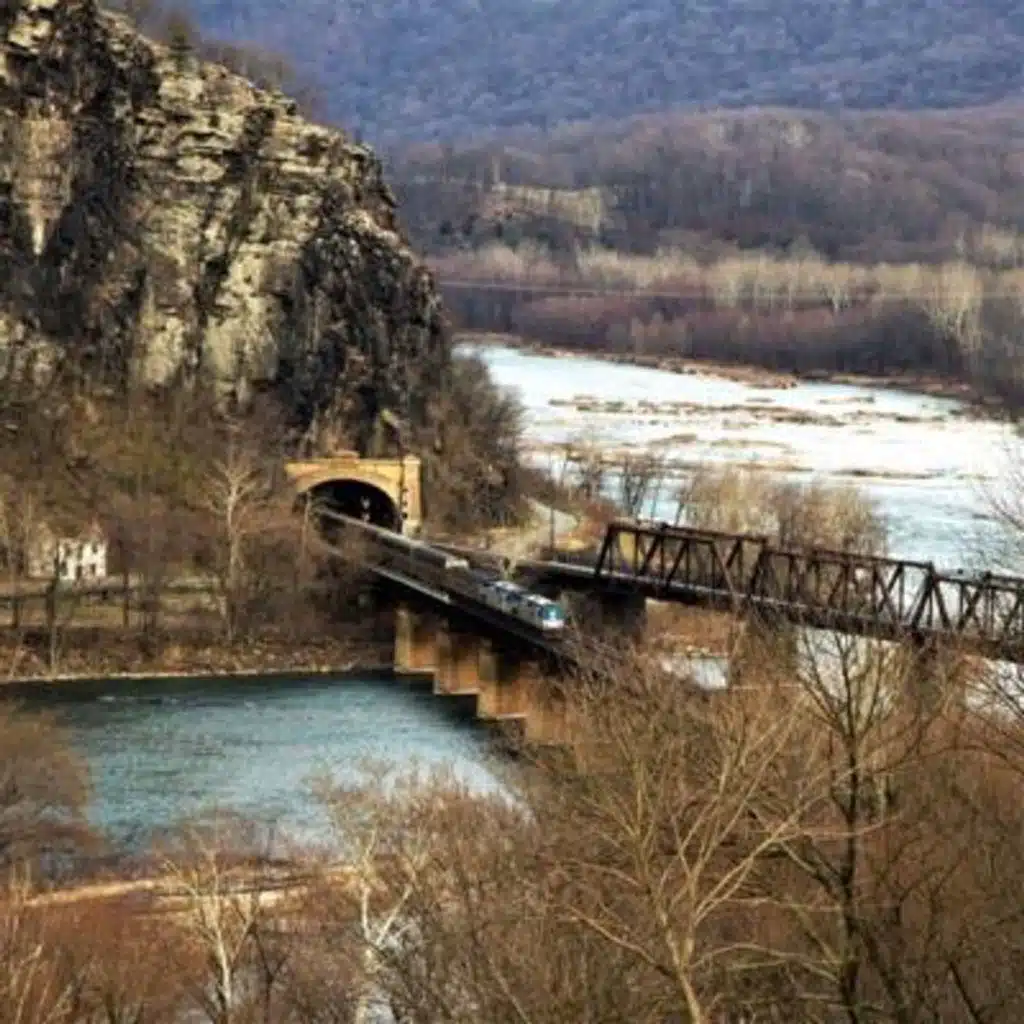 Train Passing: Train Track Ambience - 10 Hours Sleep Sound