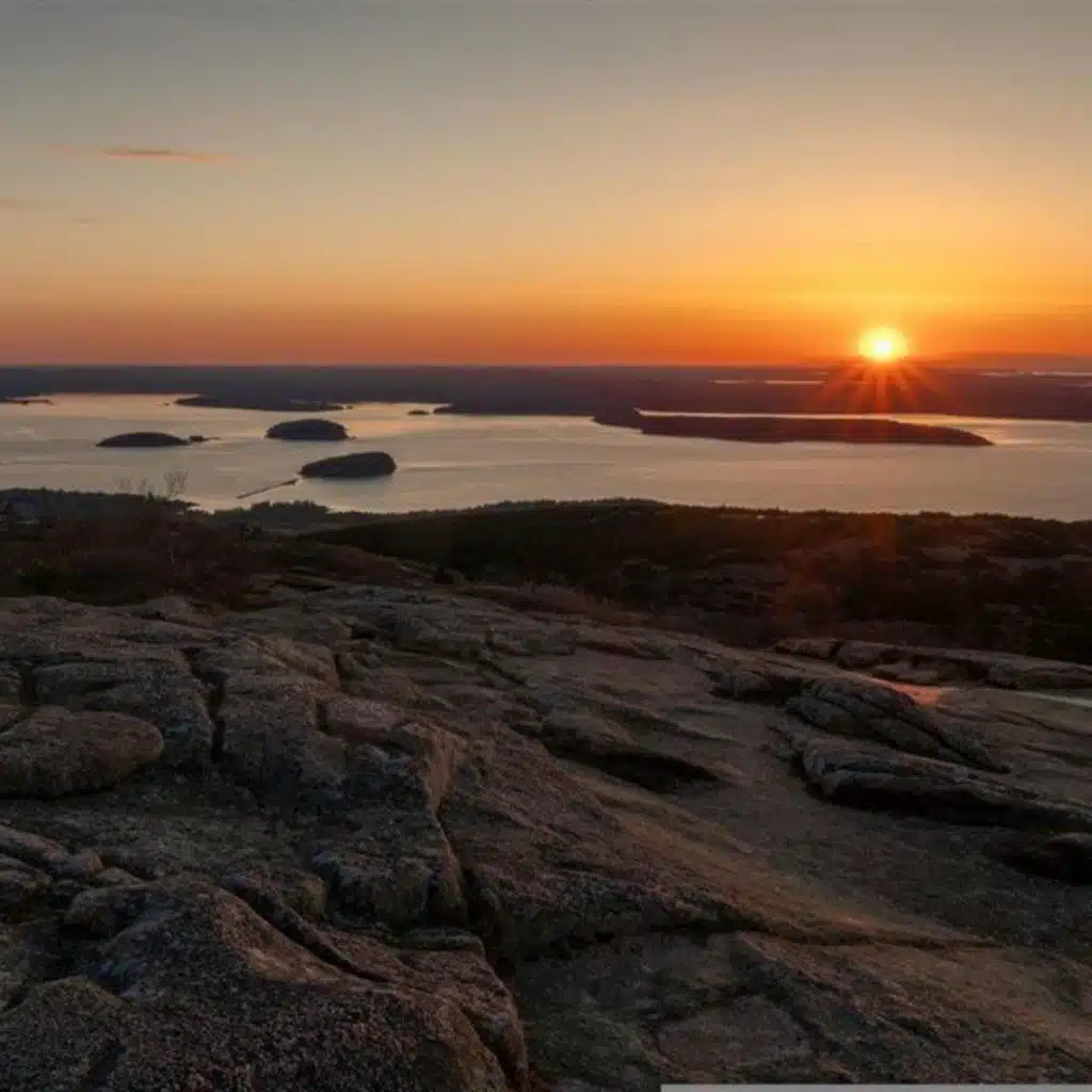 Light Maine Waves - 10 Hours Sleep Sound