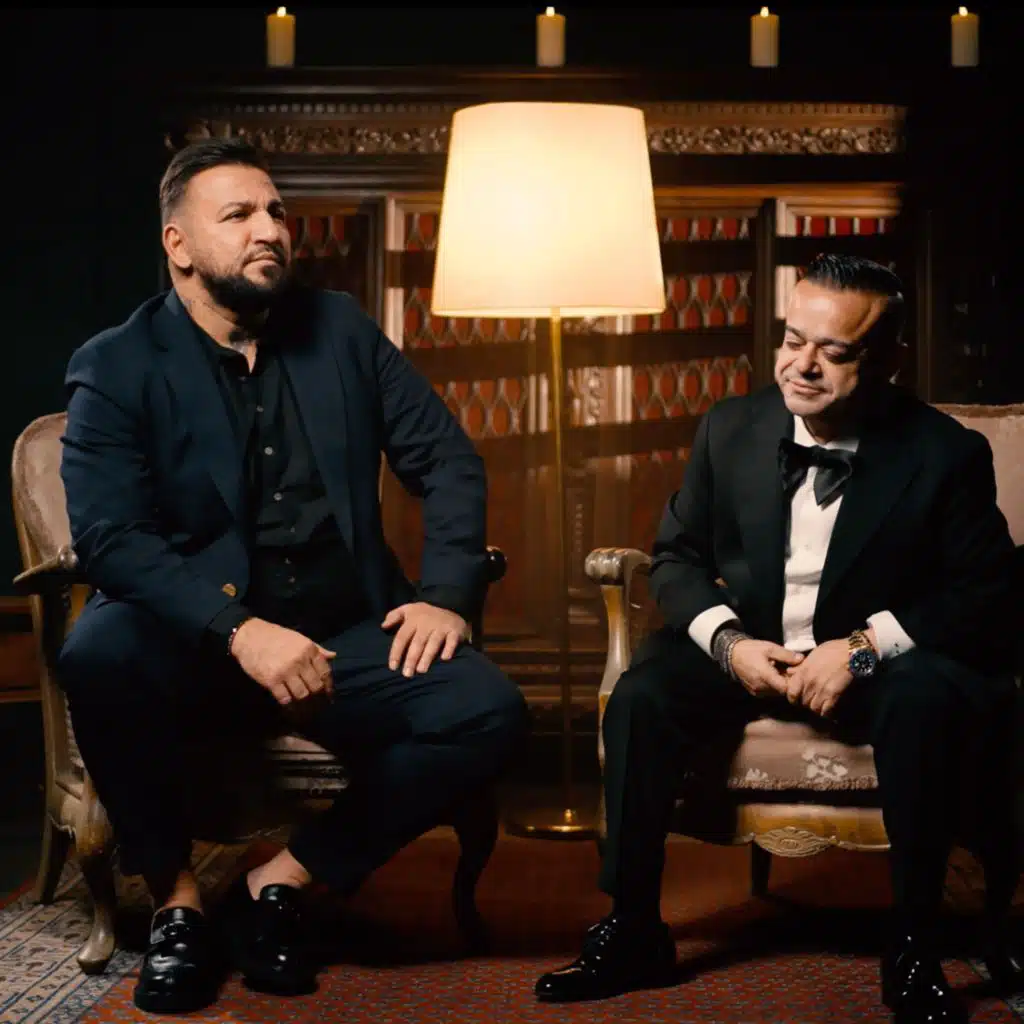 O haina si un baston din lemn de nuc