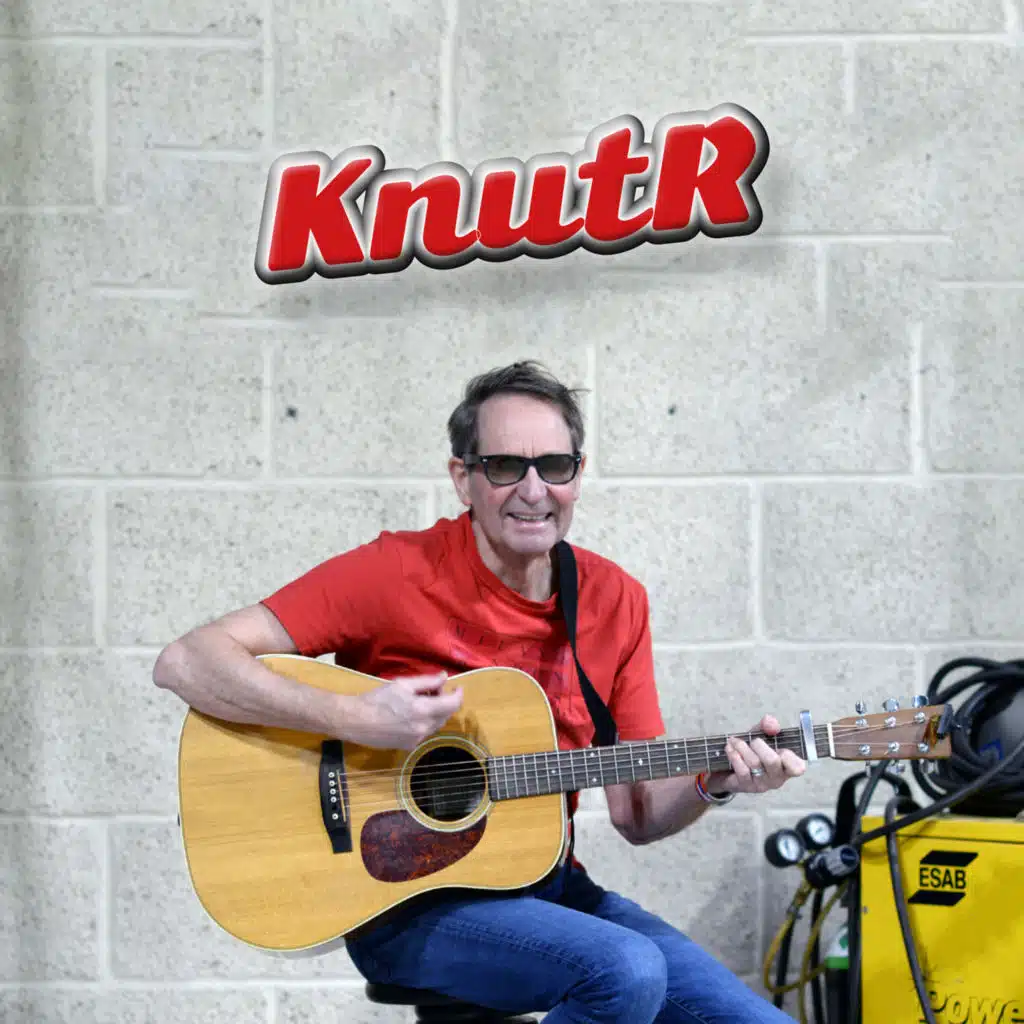 Gammal i hue (feat. Albert & Klara)