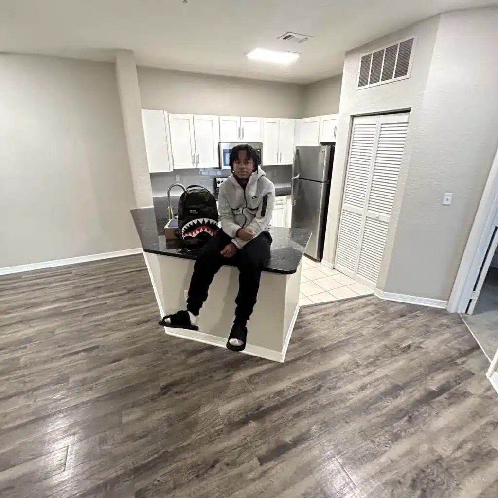 Bih Move (feat. barren)