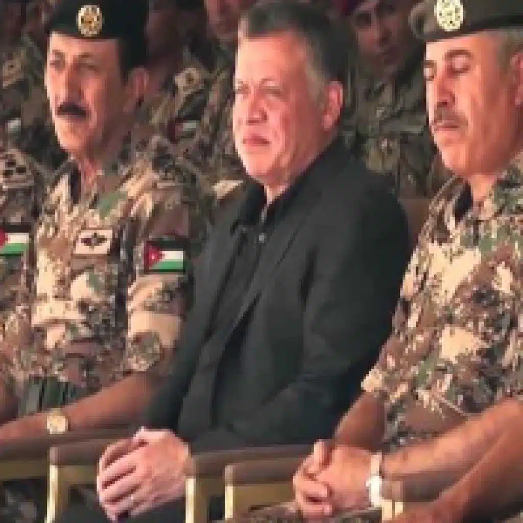 لوح بالشماغ الاحمر