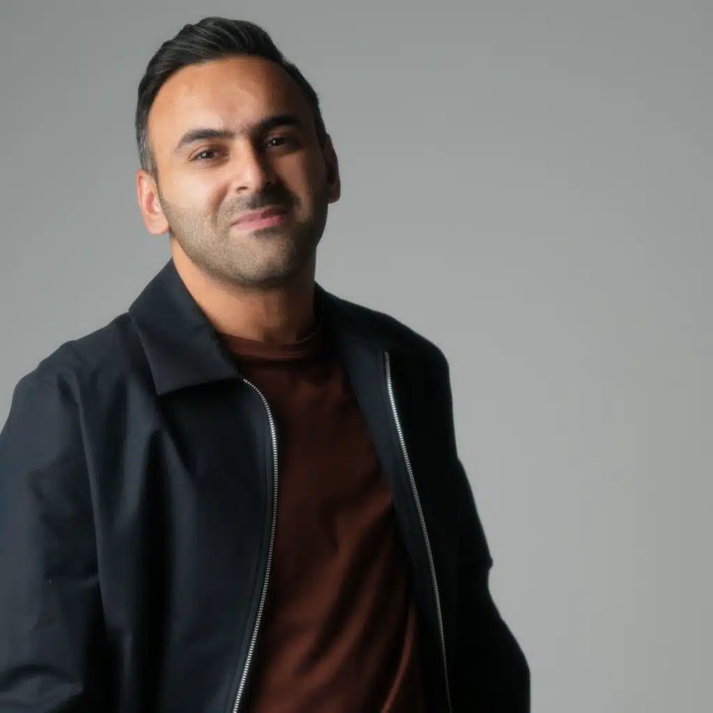 معاك حمد مرشدك في هذي الرحلة