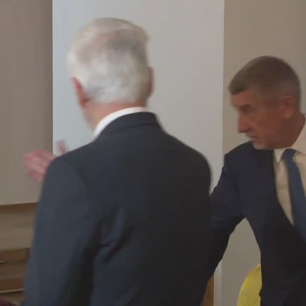 Korecký: Motoristé mají proti Pavlovi řadu zbraní. V Praze by se plnila náměstí, namítl Jelínek