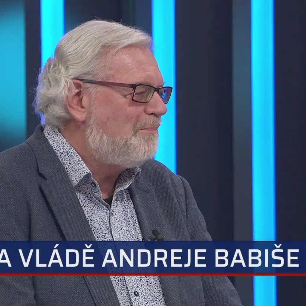 Kabaret, směšné, dětinské. Piráti to za couvání ve Sněmovně schytali od koalice i opozice