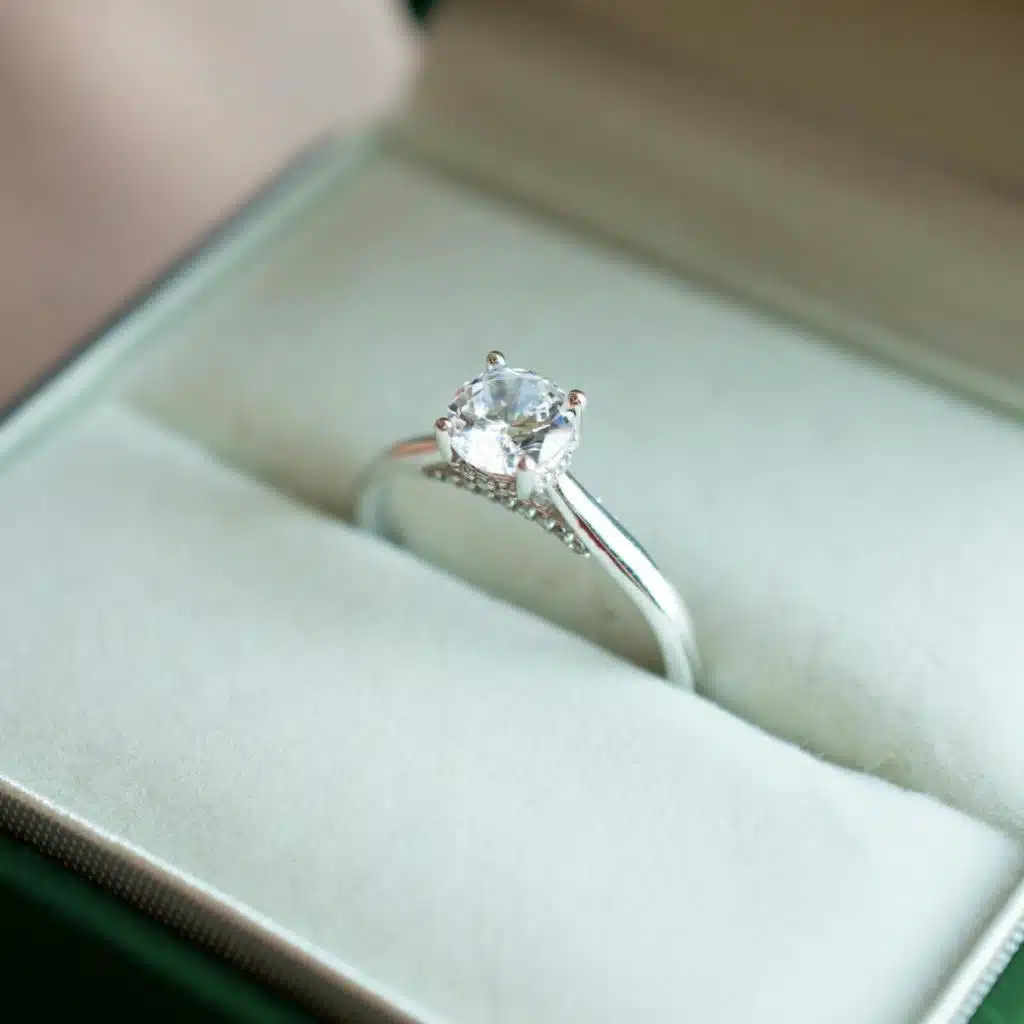 Should men have engagement rings too?