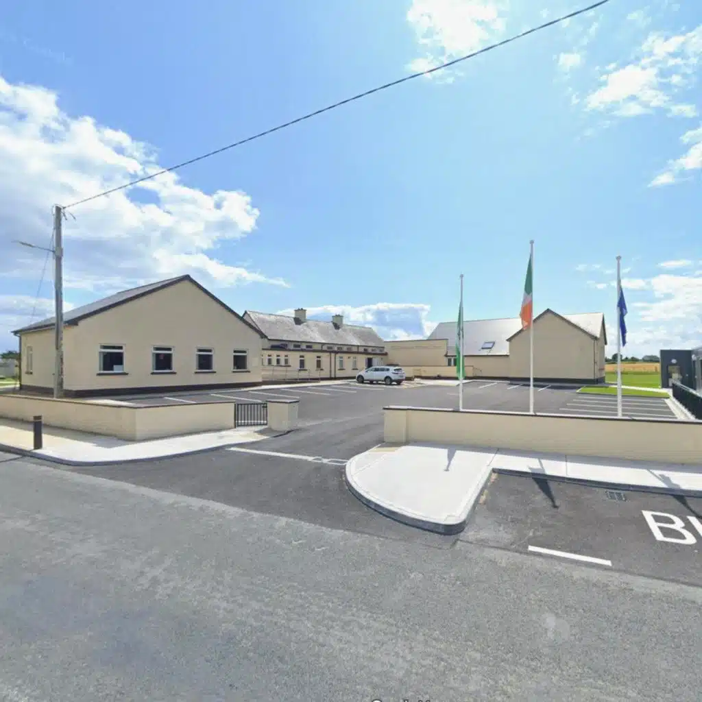 Teachers in Louth eating lunch in cars due to lack of space in school