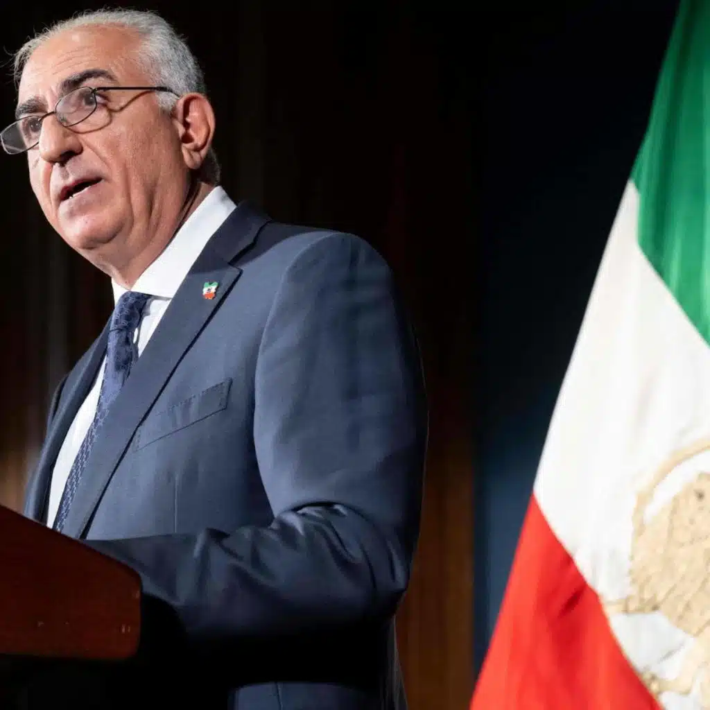 Iran och rojalisternas återkomst