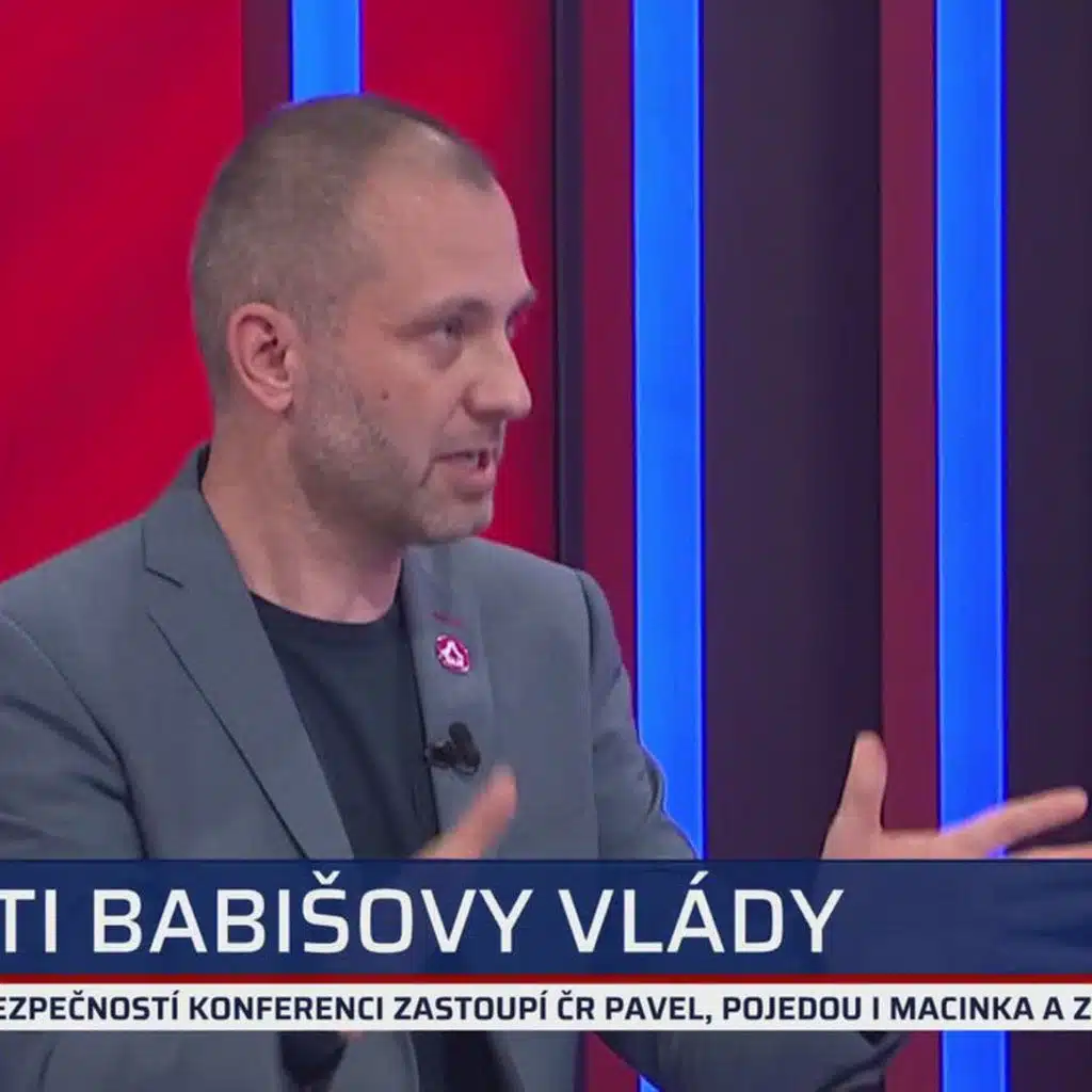 Zakázat mladým sociální sítě? Děti si spolu neumí povídat, tvrdí Pražák. Chybí koaliční shoda