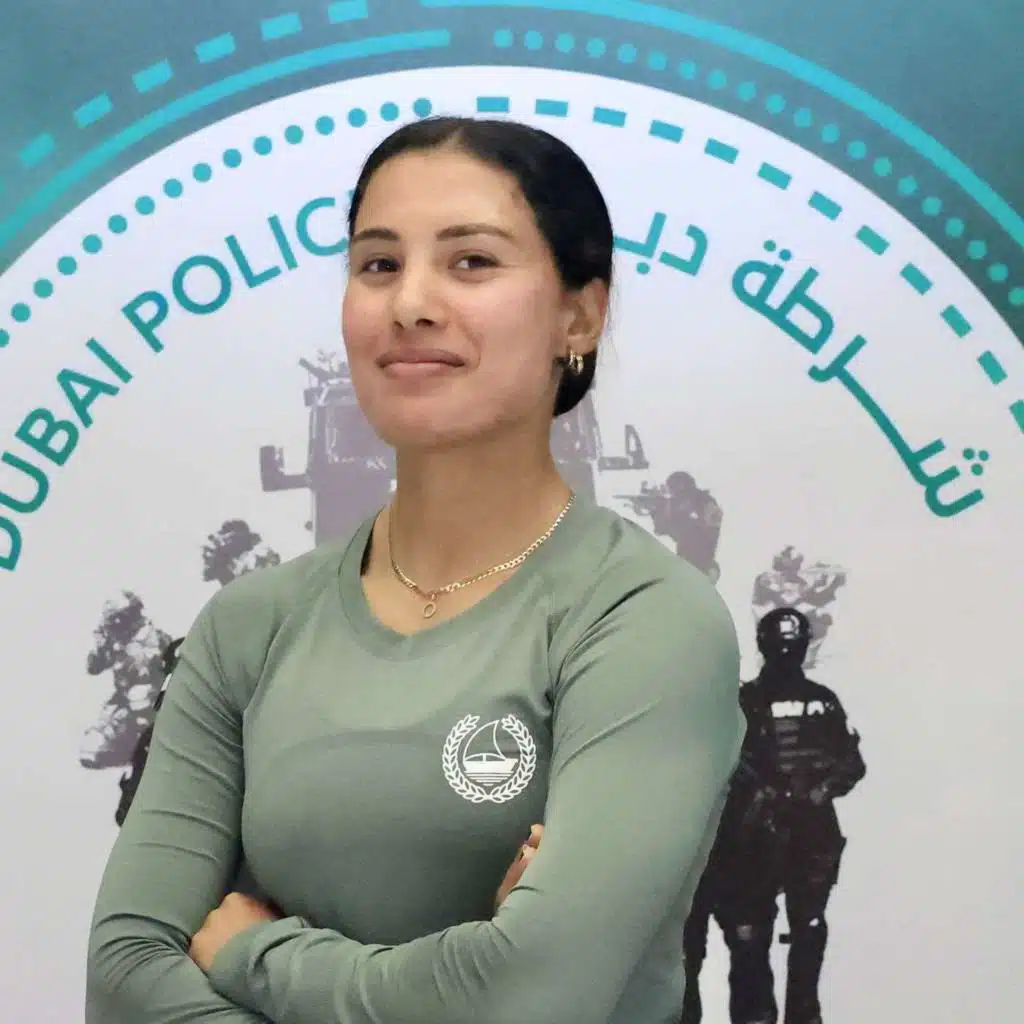 أولمبية بقلب التحدي … ابتسام زايد تشجع فريق دبي في ساحة التحدي