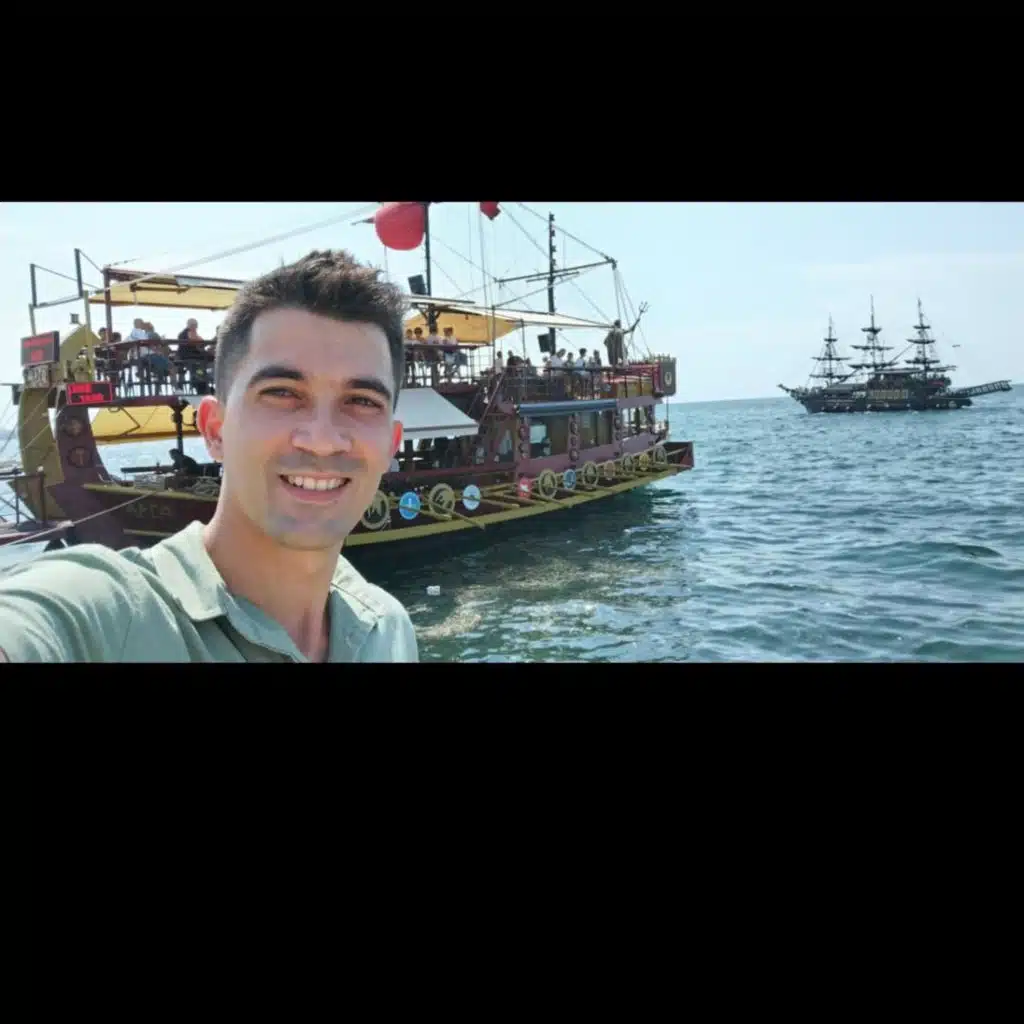 Egy szürke szárnyú madár
