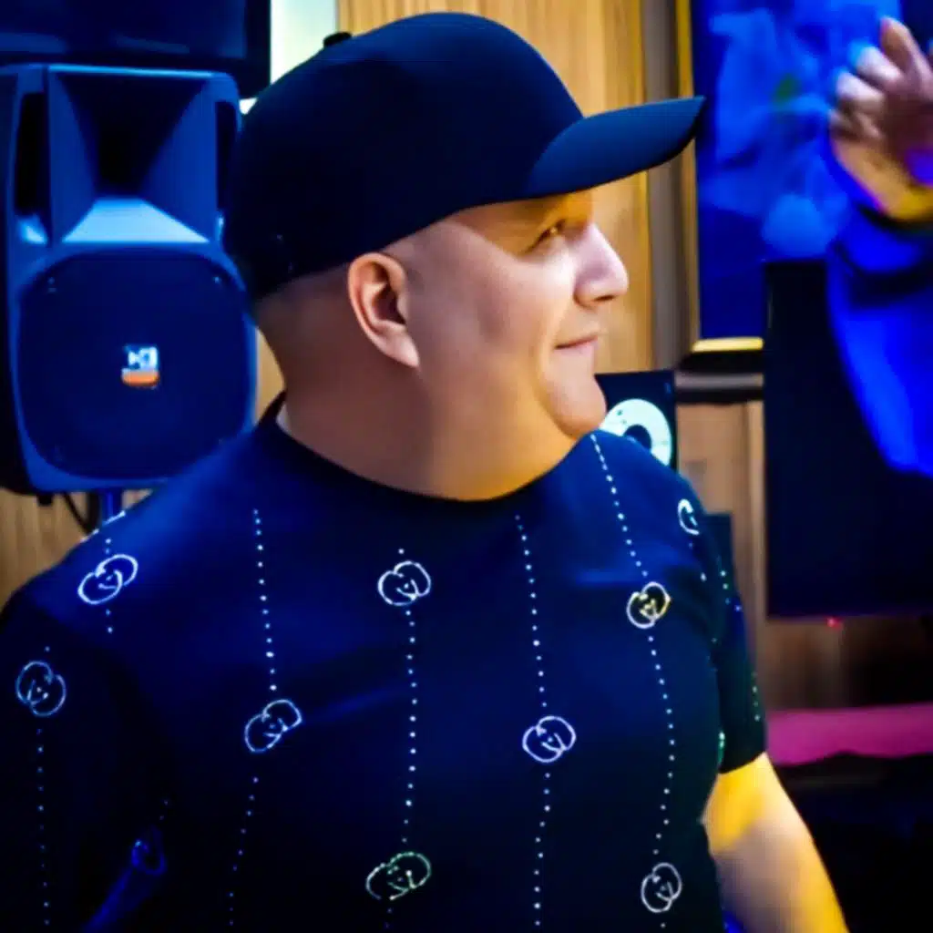 هيا تزوجت وتهنات (feat. Manini Sahar)