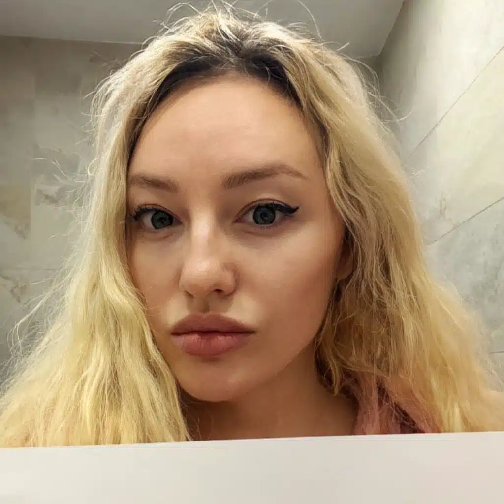 Блондинка КсЮ