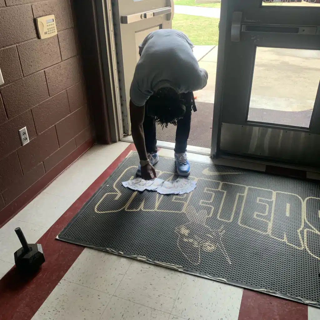 Discrete (feat. Vvsaintz)