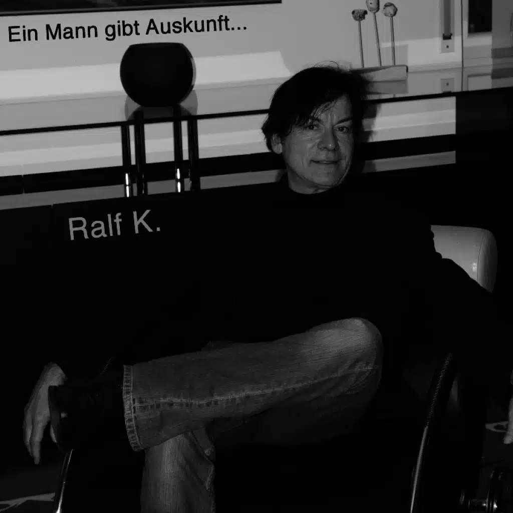 Ein Mann gibt Auskunft