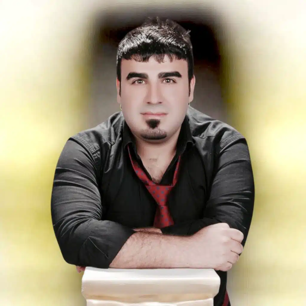 Sesi Öpülesi Adam