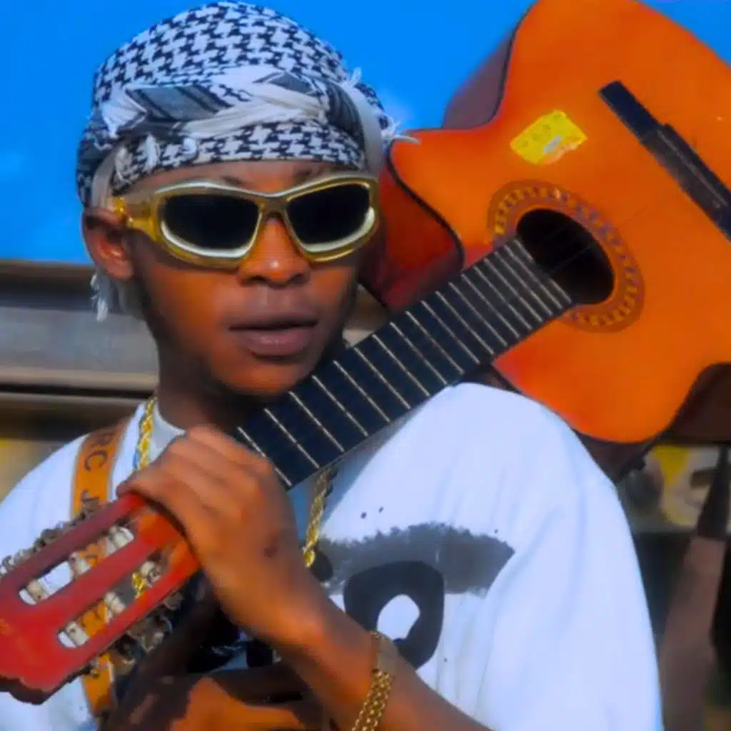 GRUPO FOLCLÓRICO KINTUENI TUNGA NZOLA DE CABINDA