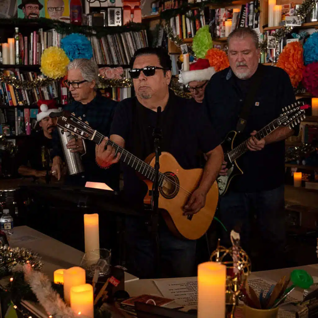 Los Lobos Holiday