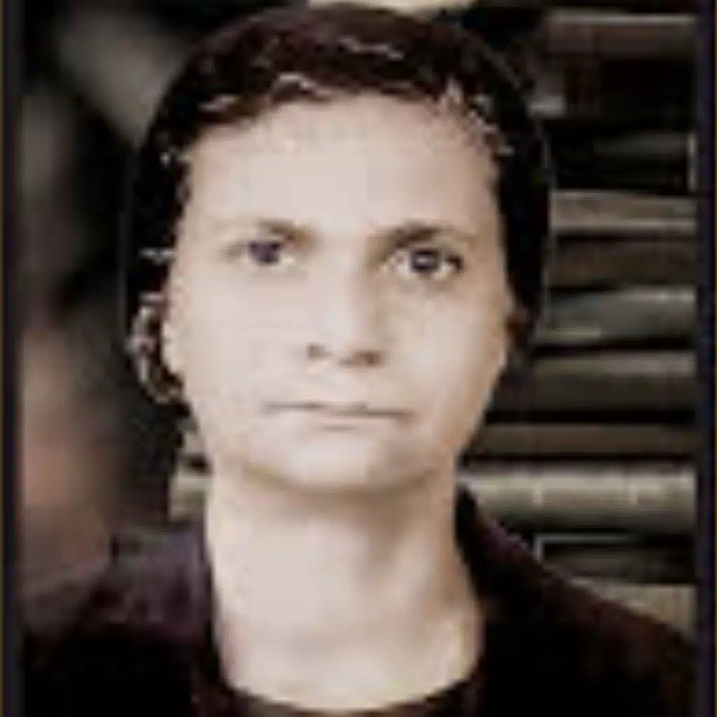 فاطمة المعمرية… أول عمانية وخليجية تصل إلى قمة العلم