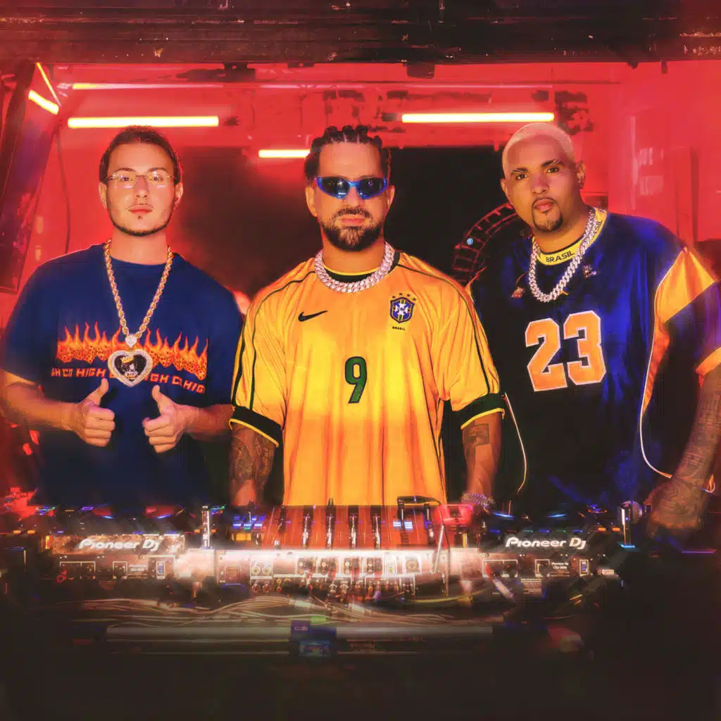 DENNIS, MC Kevin o Chris & Puterrier