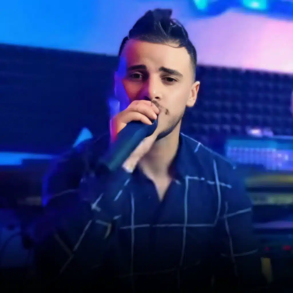 شاب ندير 22
