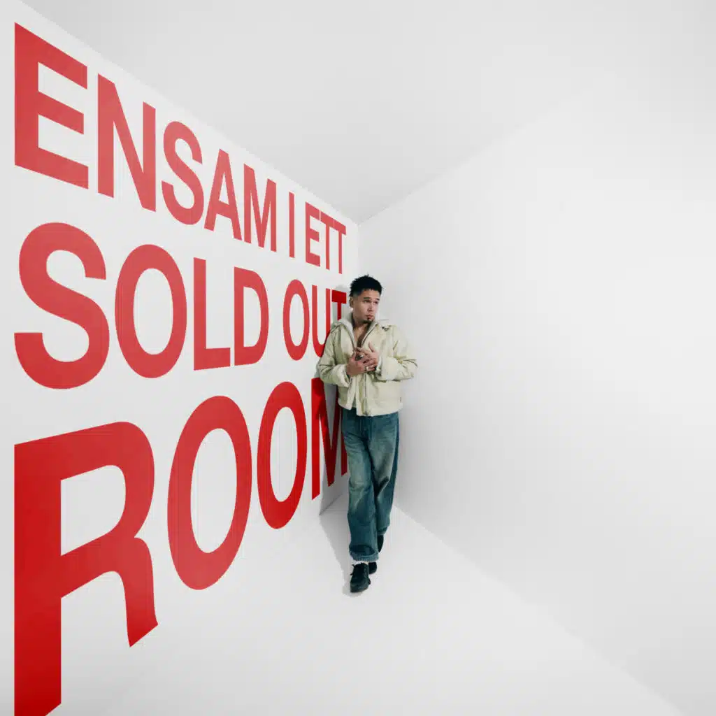 ENSAM I ETT SOLD OUT ROOM
