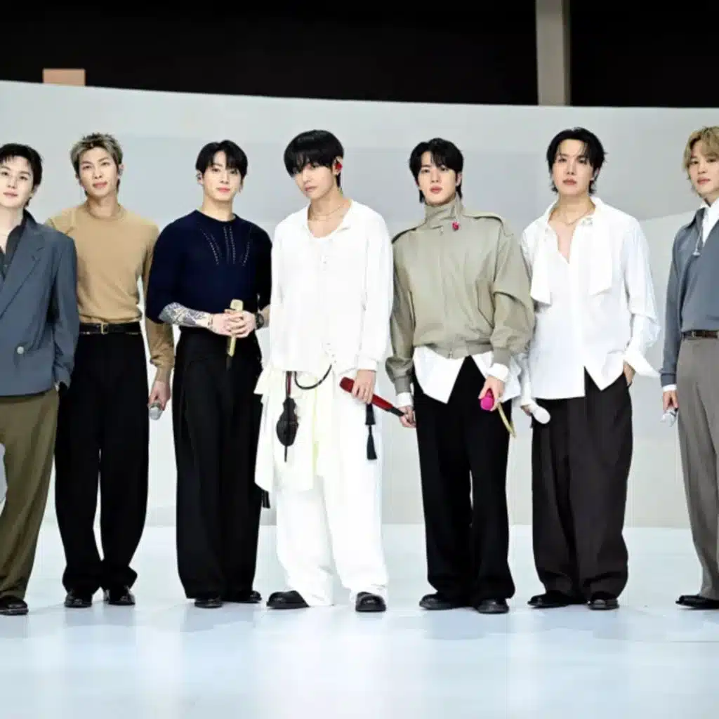 BTS GREETS ARMY FROM MEXICO’S PRESIDENTIAL PALACE: ‘THE ENERGY HERE IS INCREDIBLE’