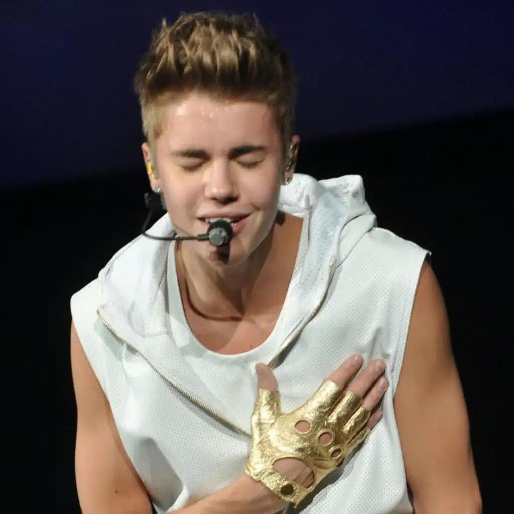 BEAUTY AND A BEAT - JUSTIN BIEBER, NICKY MINAJ | analysis