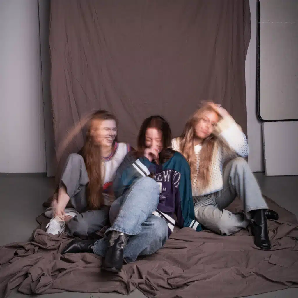 BAY, Bobbie Wall, aniika & Yentl