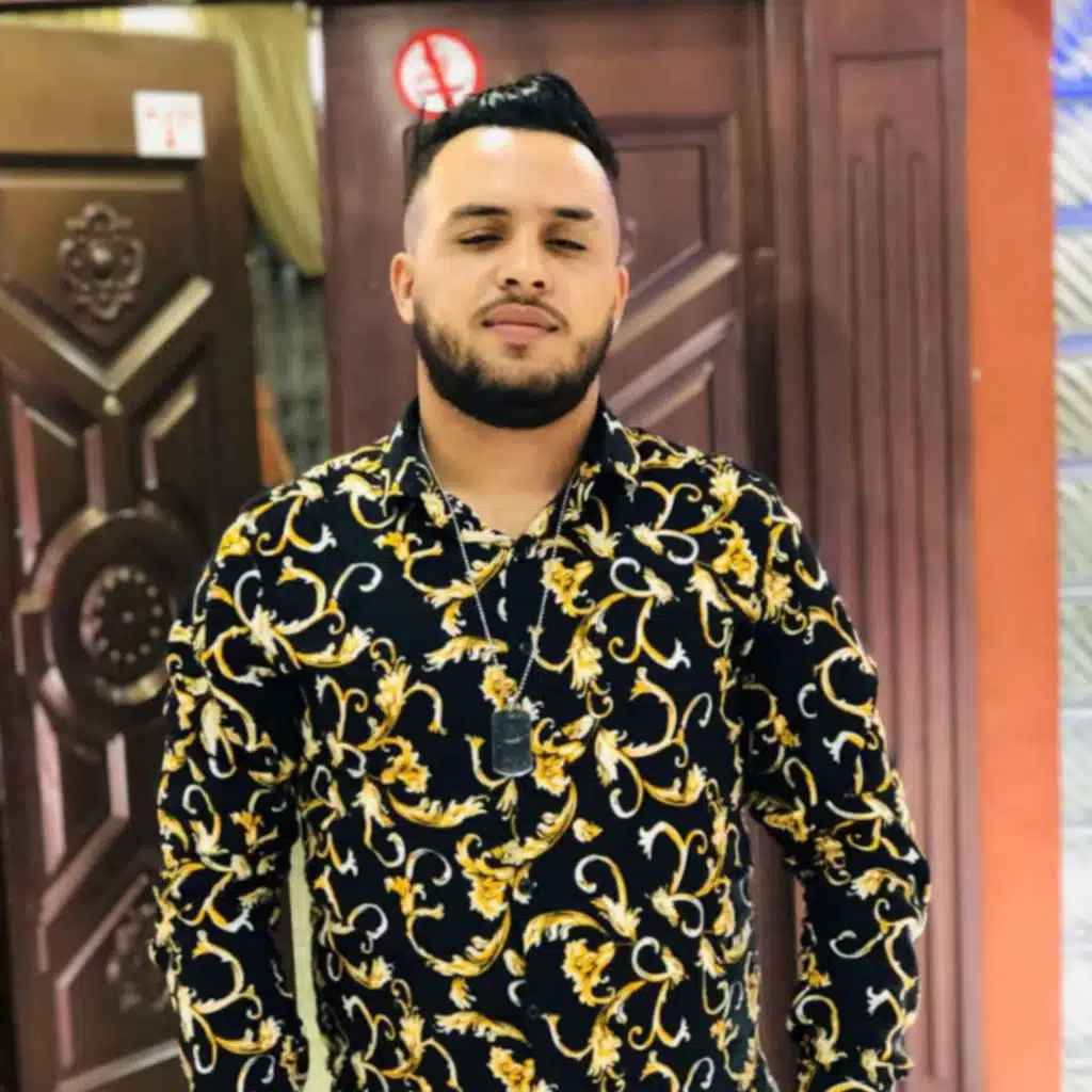 شاب مراد صغير