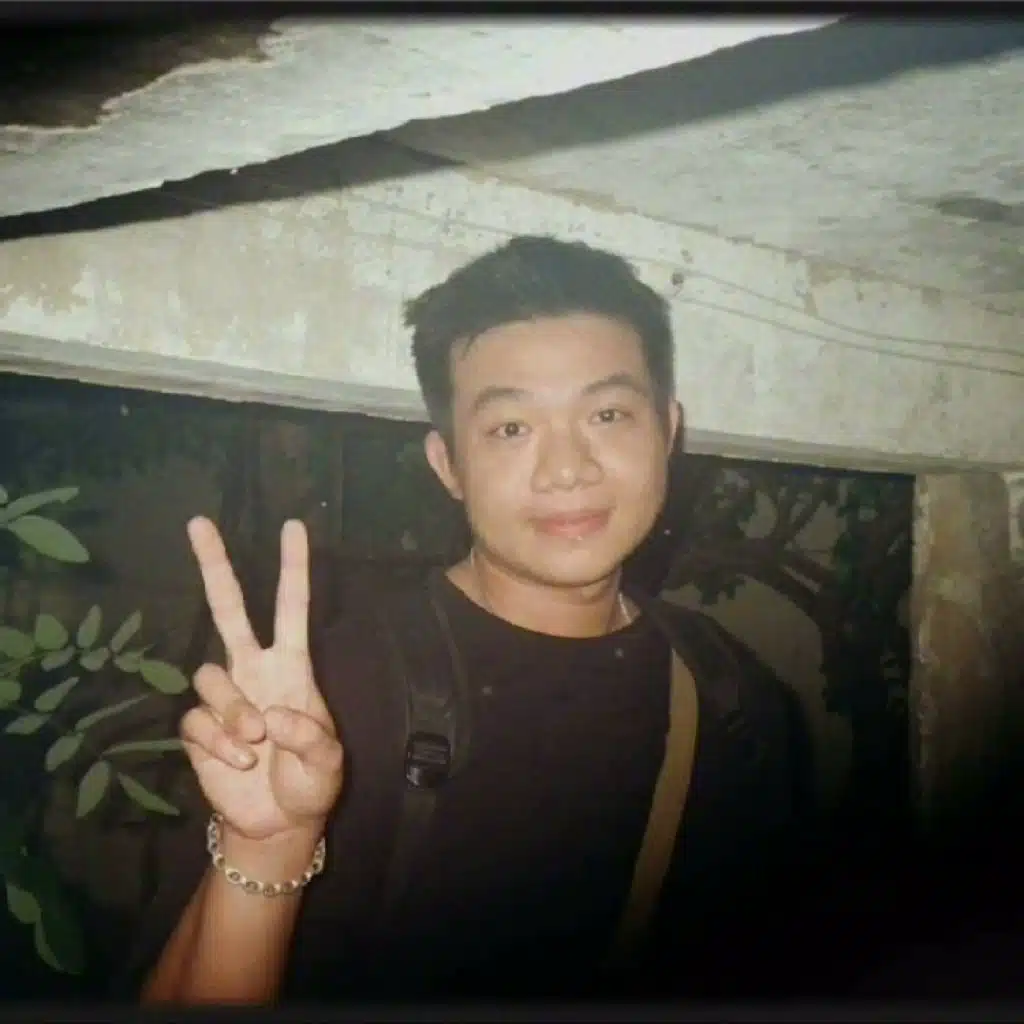 Chẳng còn là gì của anh