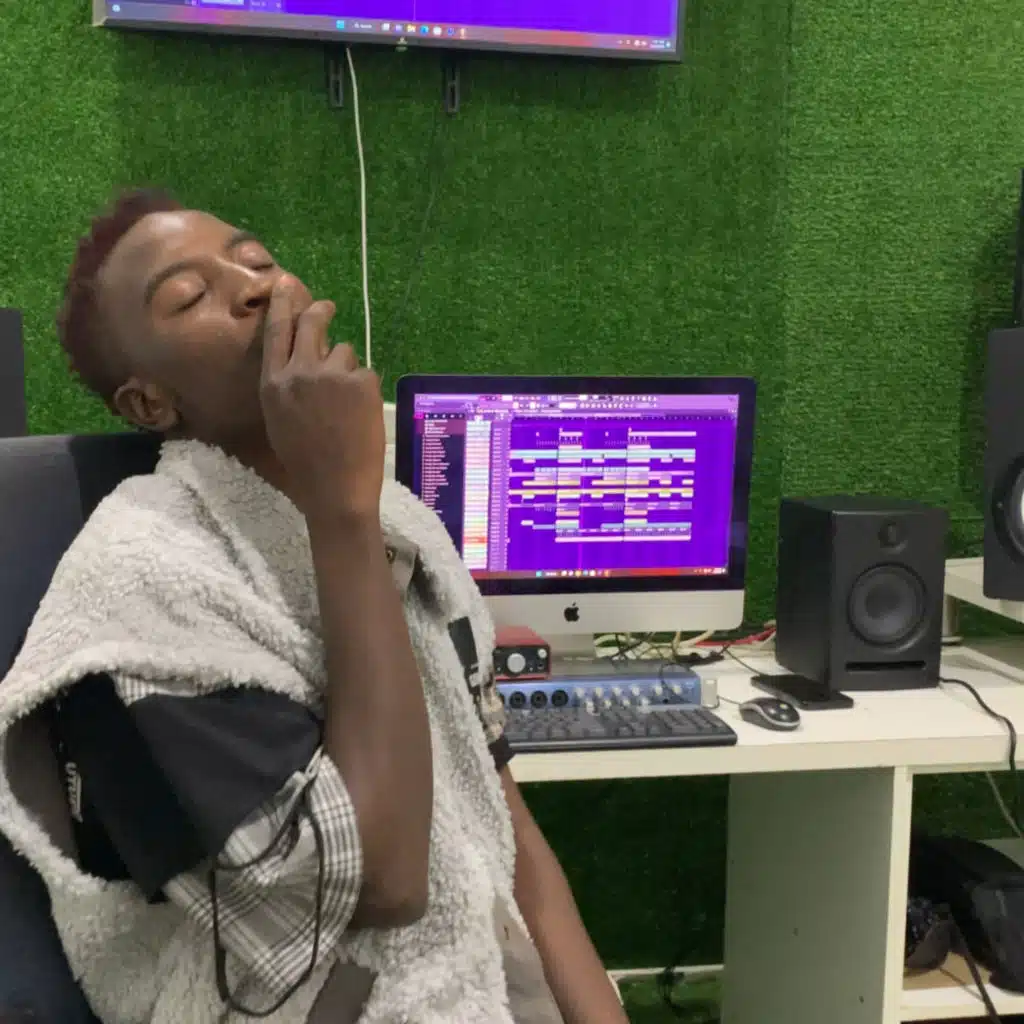 Ndakadhakiwa (feat. Ishan)