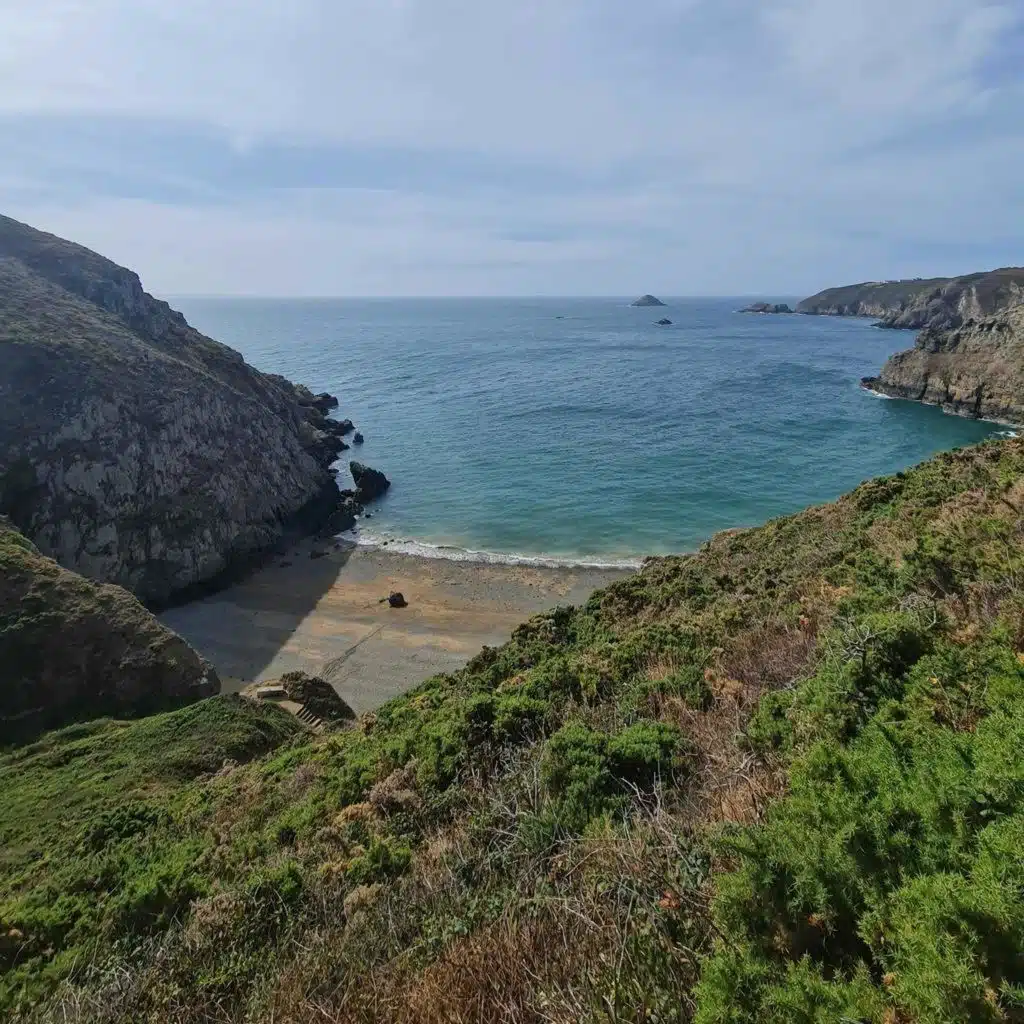 Sound Escape 289. Enjoy the song of the sea on the island of Sark