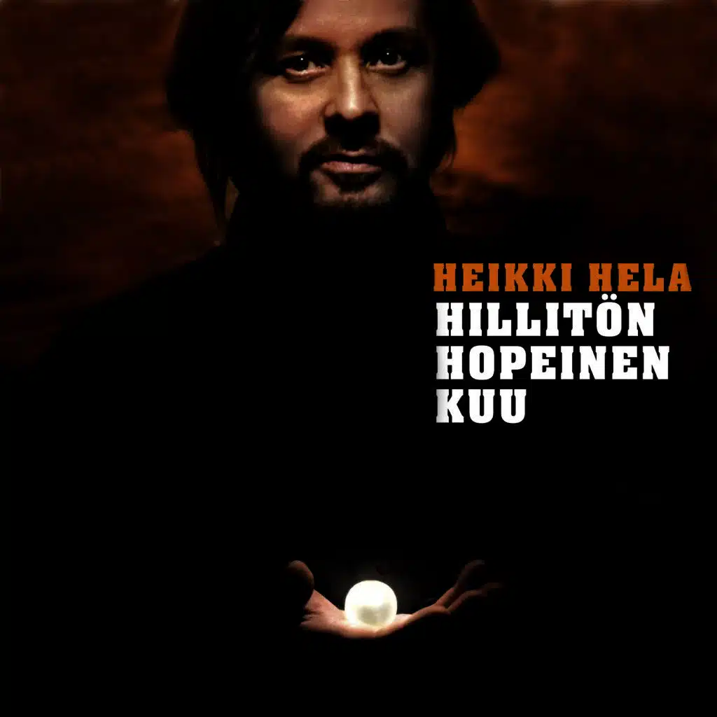 Hillitön hopeinen kuu