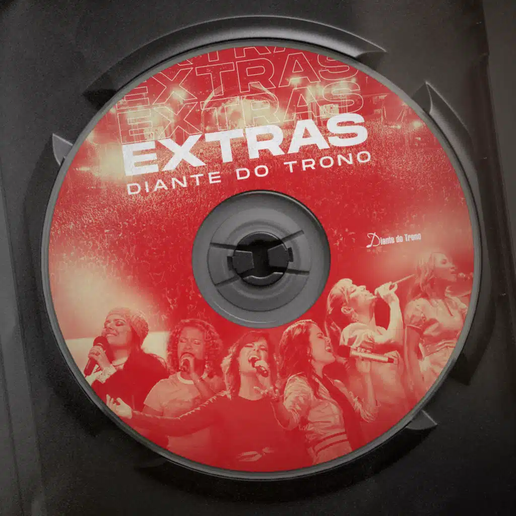 Extras Diante do Trono