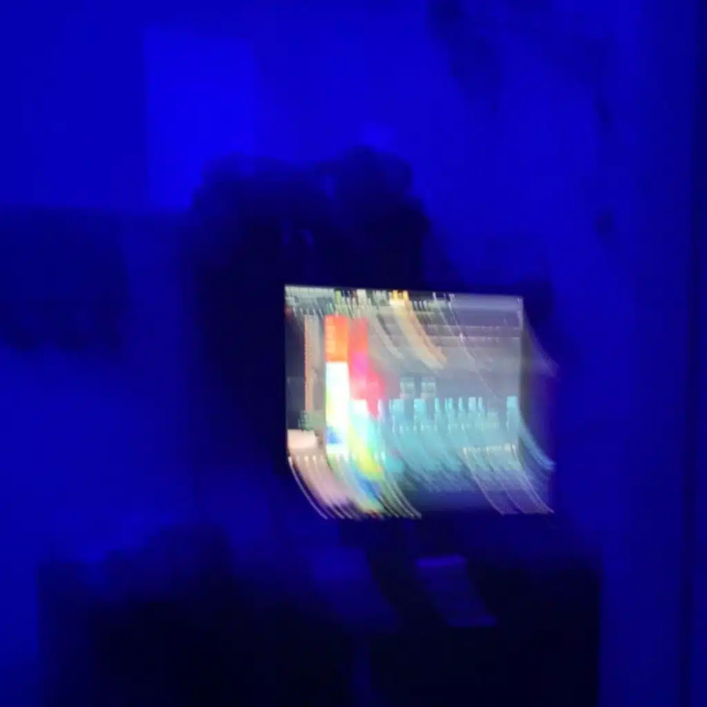 امي مسافرة