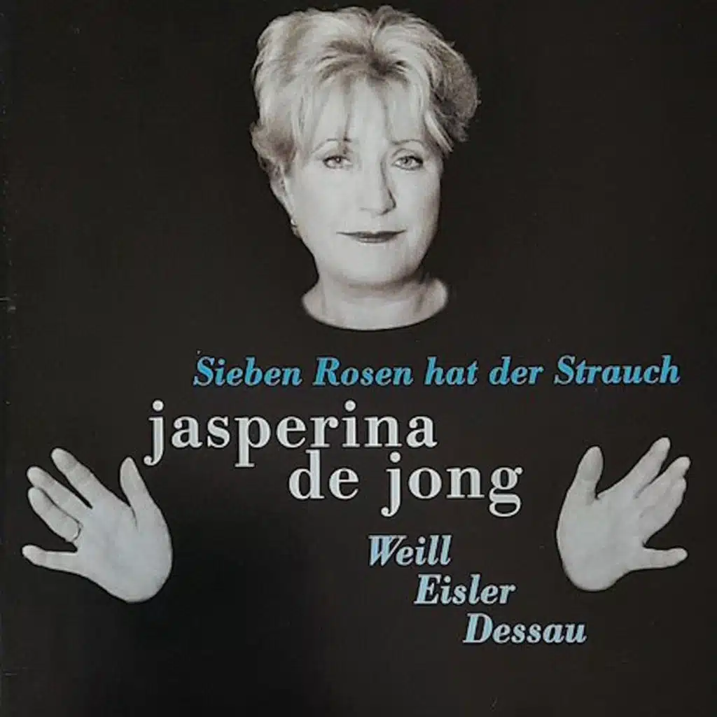 Sieben Rosen hat der Strauch