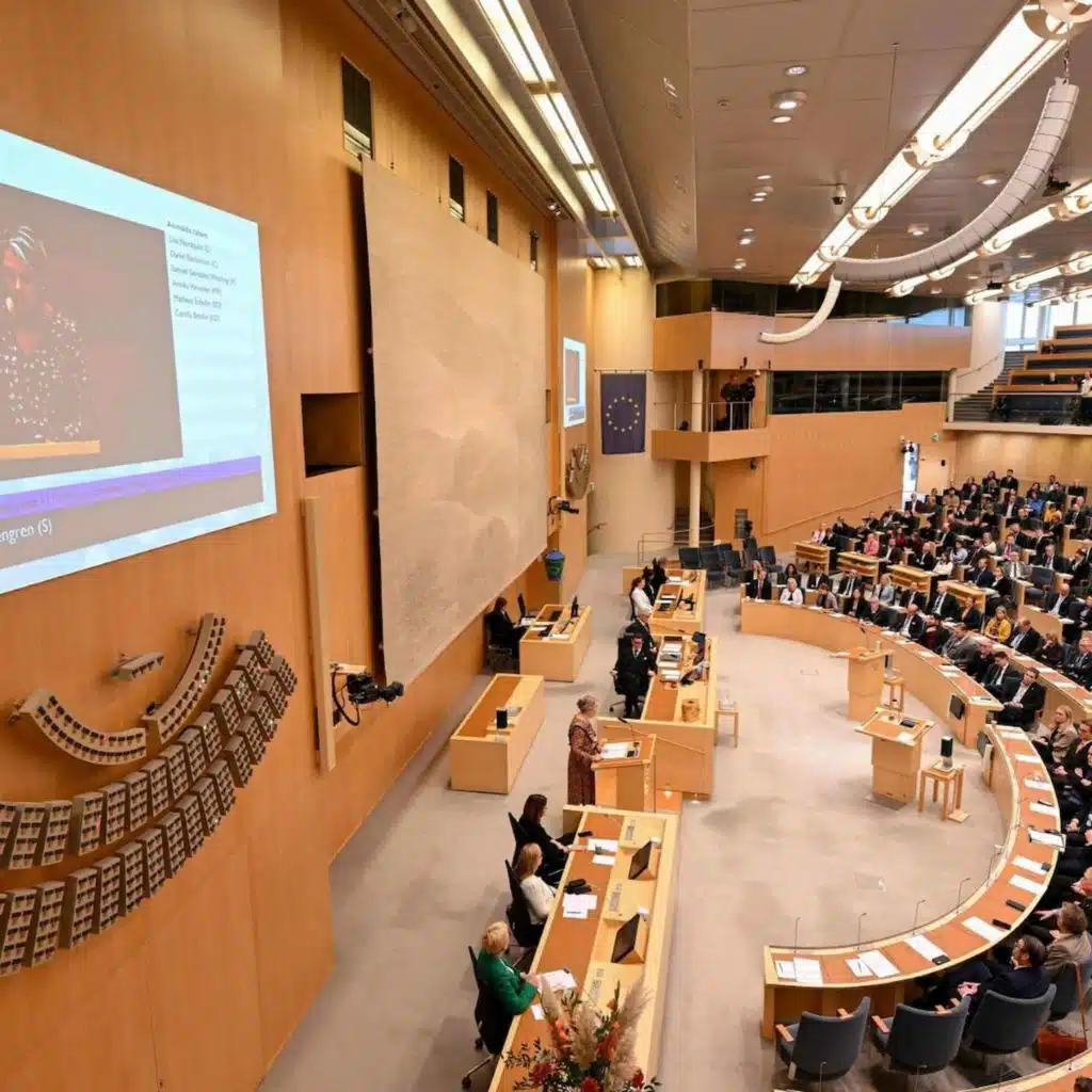 Andersson loses PM vote, Swede held in Russia, Sigtuna school case grows, Sweden sets wolf hunt quota