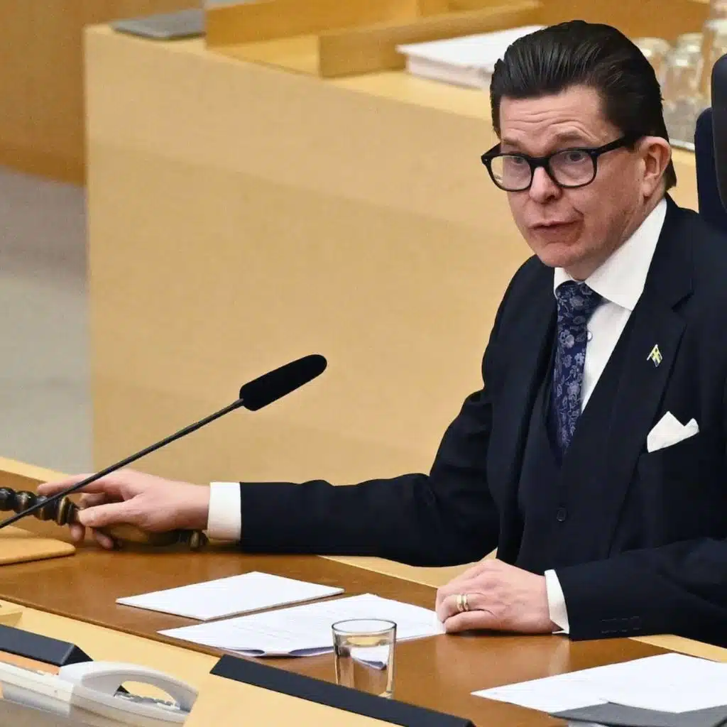 Speaker to outline next steps&nbsp;in PM process Monday, black ice warnings, Swedish inmates in Estonia,&nbsp;return grant numbers